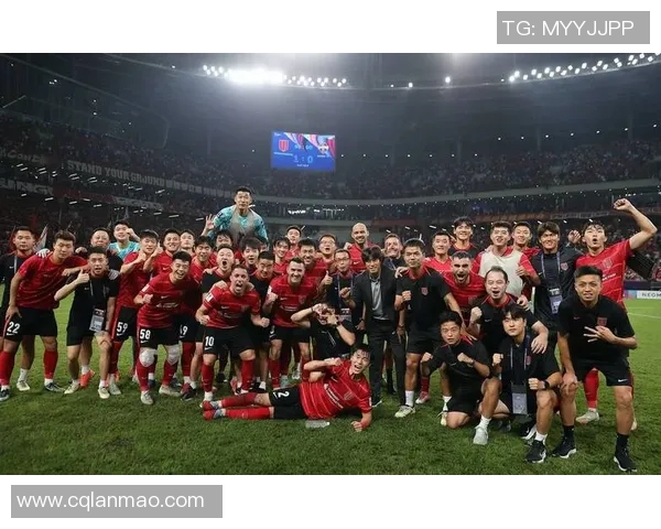 国足足球明星独特招牌动作解析与精彩瞬间回顾