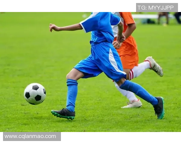 日本青训体系培养的高中足球新星崭露头角引发关注与期待 日本青训体系培养的高中足球新星崭露头角引发关注与期待
