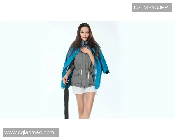 足球明星与美女壁纸的完美结合让你感受运动与美丽的双重魅力 足球明星与美女壁纸的完美结合让你感受运动与美丽的双重魅力